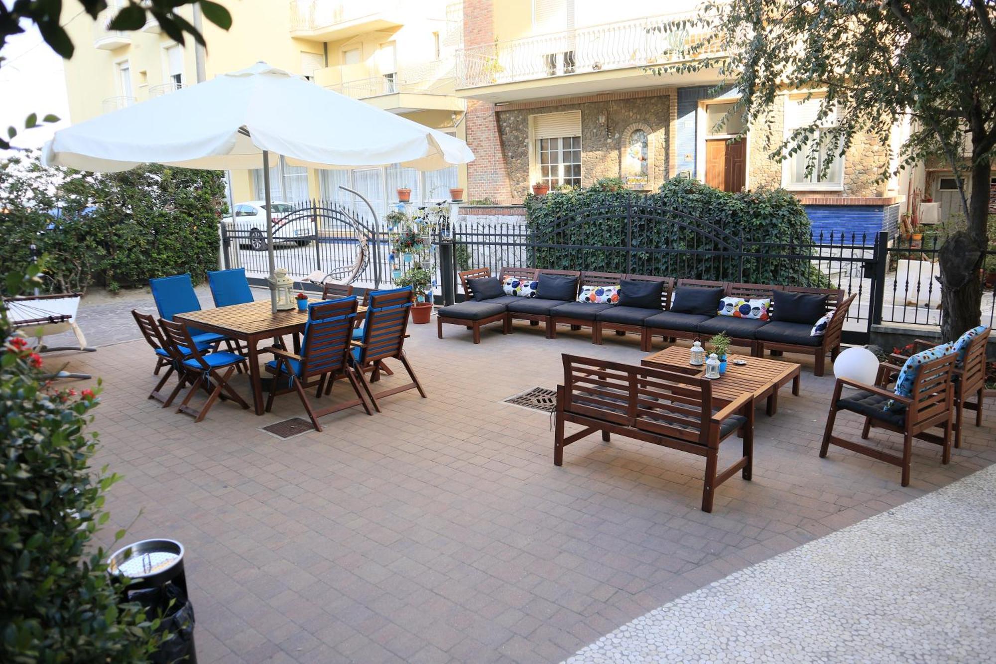 בלריה-איגאה מרינה Hotel Lauretta מראה חיצוני תמונה