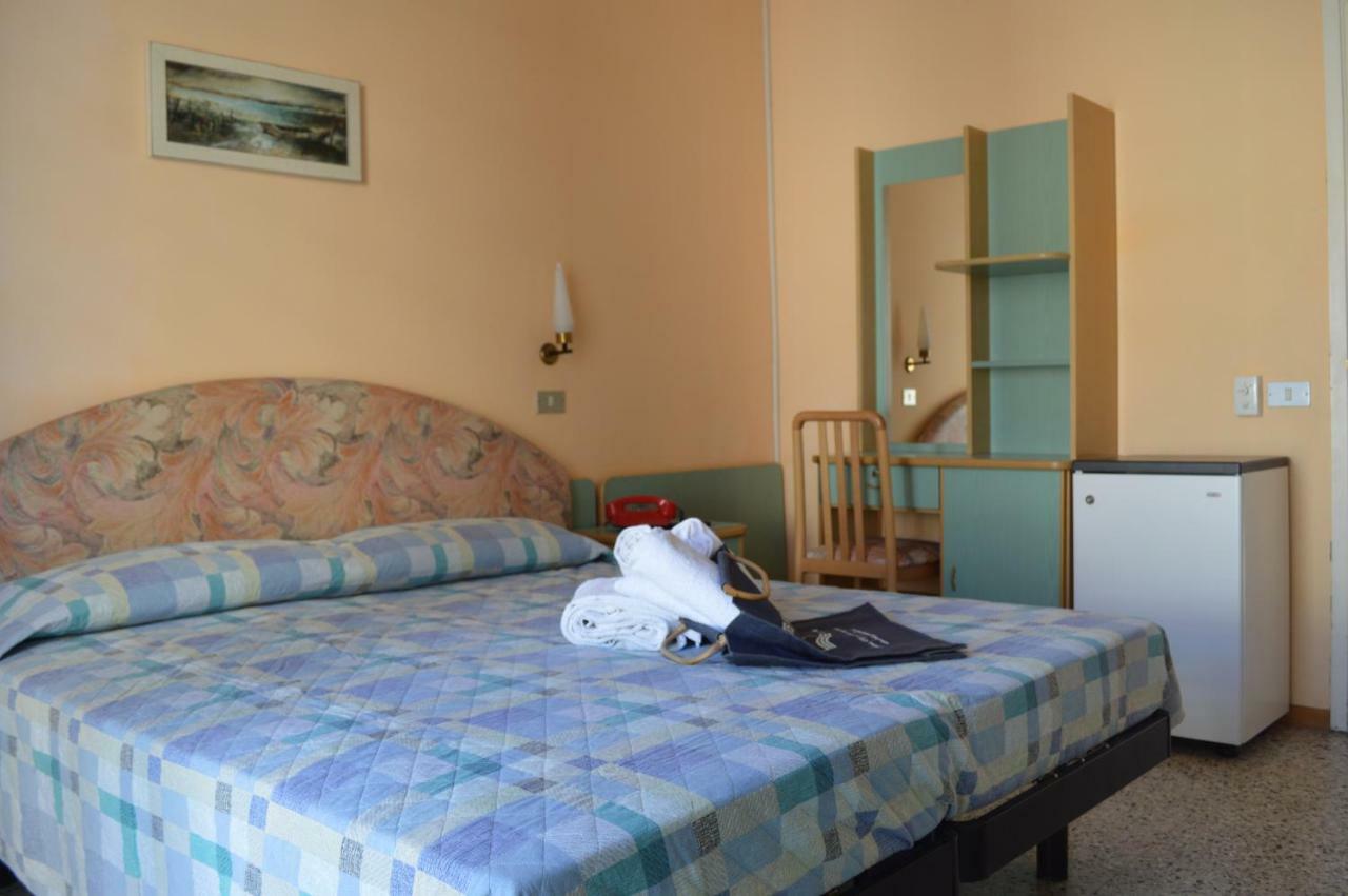 בלריה-איגאה מרינה Hotel Lauretta מראה חיצוני תמונה
