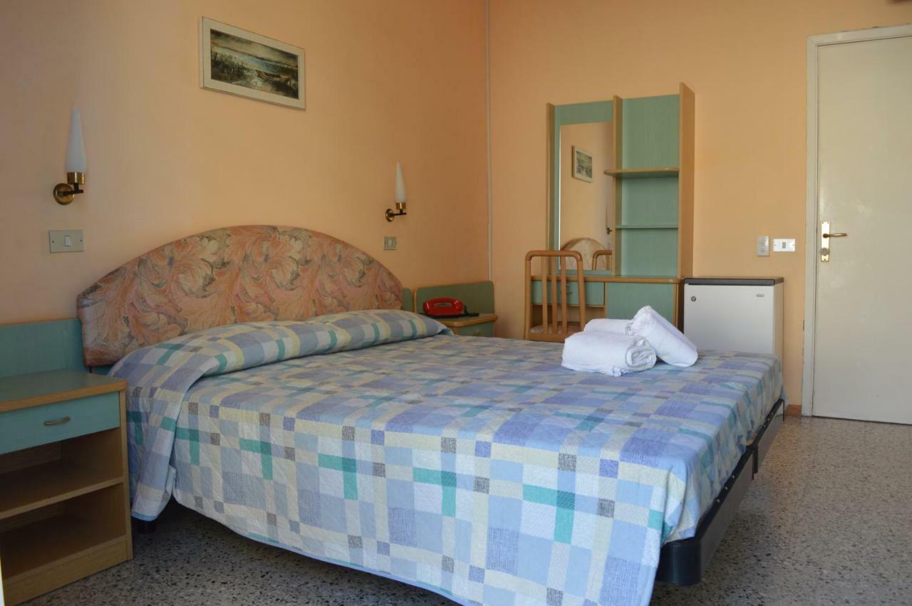 בלריה-איגאה מרינה Hotel Lauretta מראה חיצוני תמונה