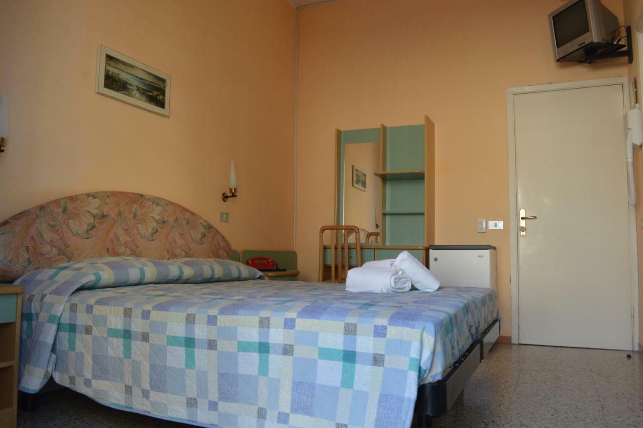 בלריה-איגאה מרינה Hotel Lauretta מראה חיצוני תמונה