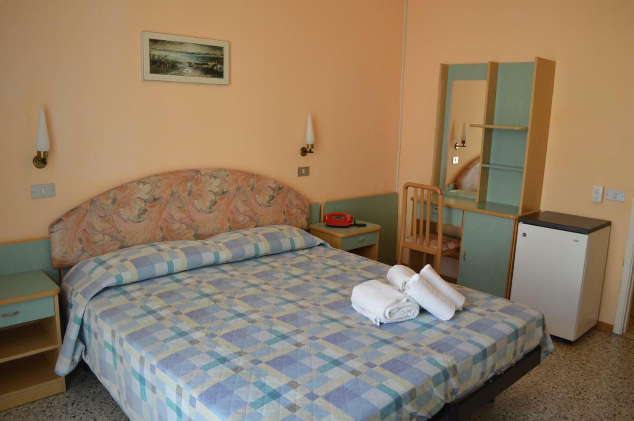 בלריה-איגאה מרינה Hotel Lauretta מראה חיצוני תמונה