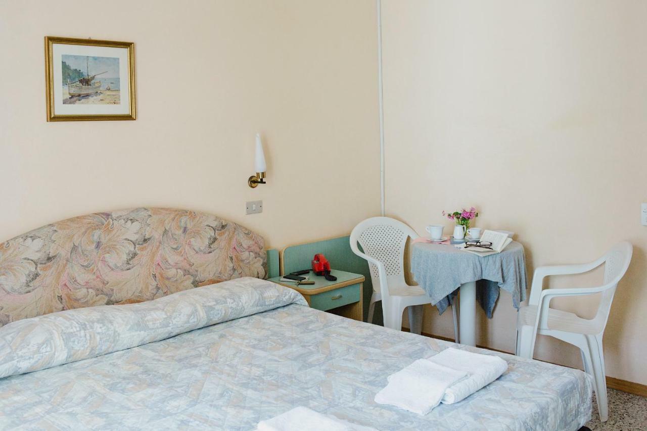 בלריה-איגאה מרינה Hotel Lauretta מראה חיצוני תמונה