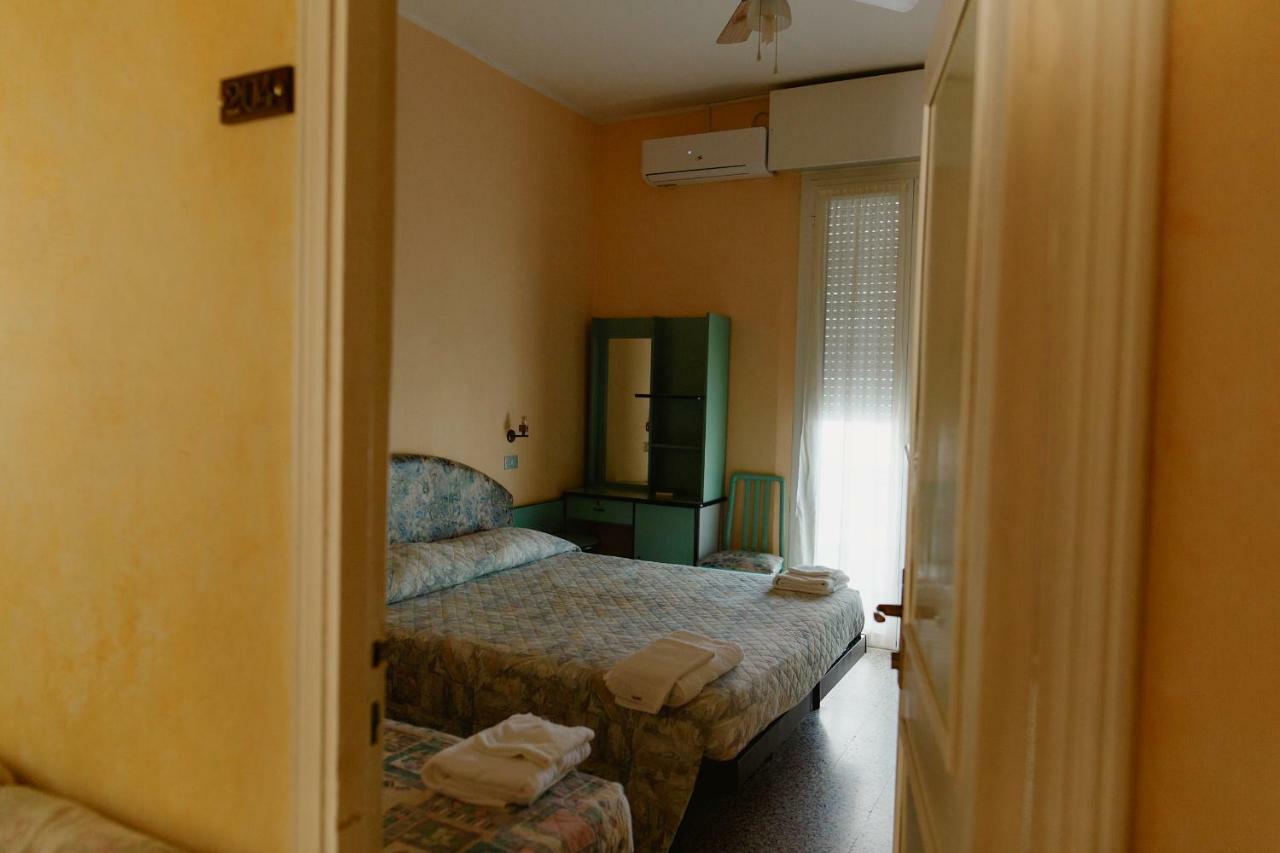 בלריה-איגאה מרינה Hotel Lauretta מראה חיצוני תמונה