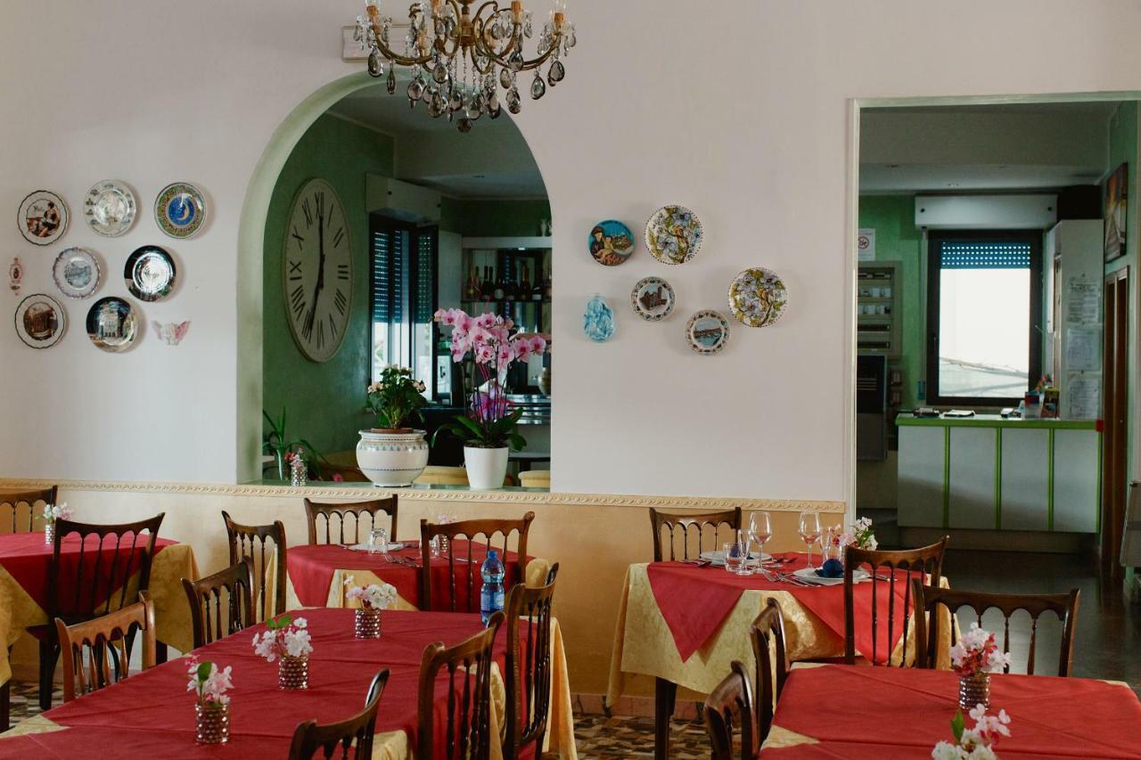 בלריה-איגאה מרינה Hotel Lauretta מראה חיצוני תמונה